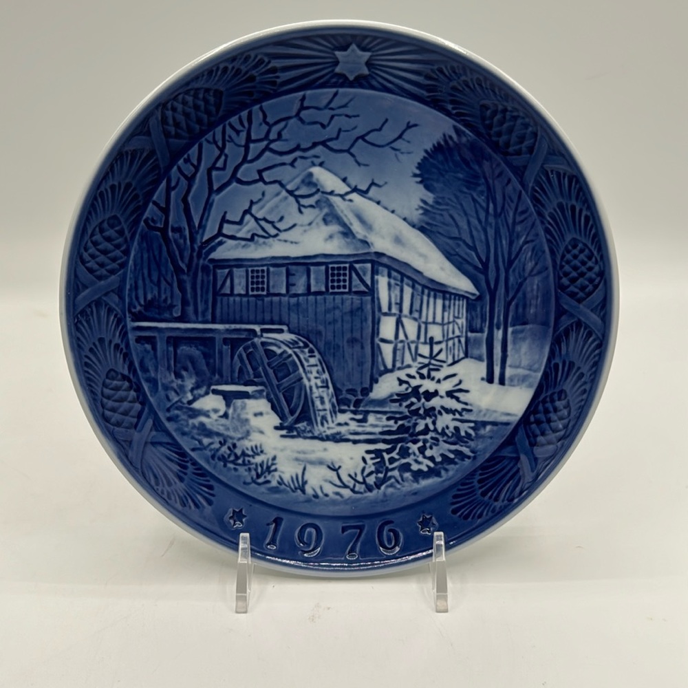 Royal Copenhagen Christmas Collectors Plate 1976